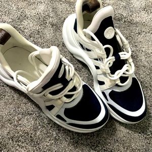 LOUIS VUITTON Sneakers